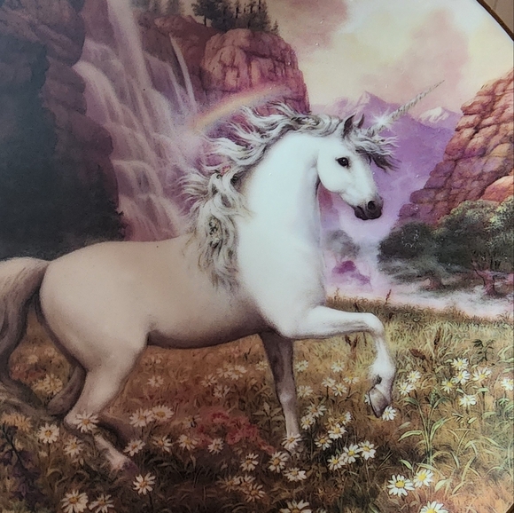 ❄️ 3/$10 RAINBOW VALLEY OF THE UNICORN PLATE 24 k gold rim - Picture 3 of 4